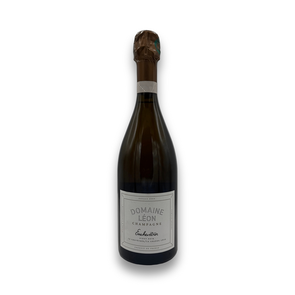 Domaine Leon Enchevetrer Blanc de Noir 2021 Champagne bottle with Pinot Noir label