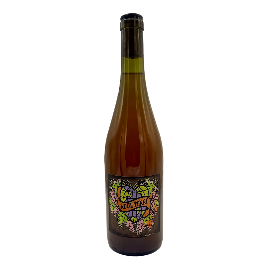 Wine bottle with heart shaped globe label, wine is made from the gewurztraminer variety.
