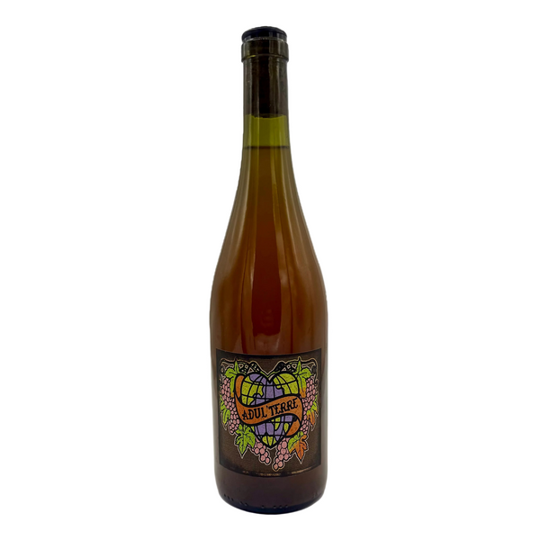 Wine bottle with heart shaped globe label, wine is made from the gewurztraminer variety.