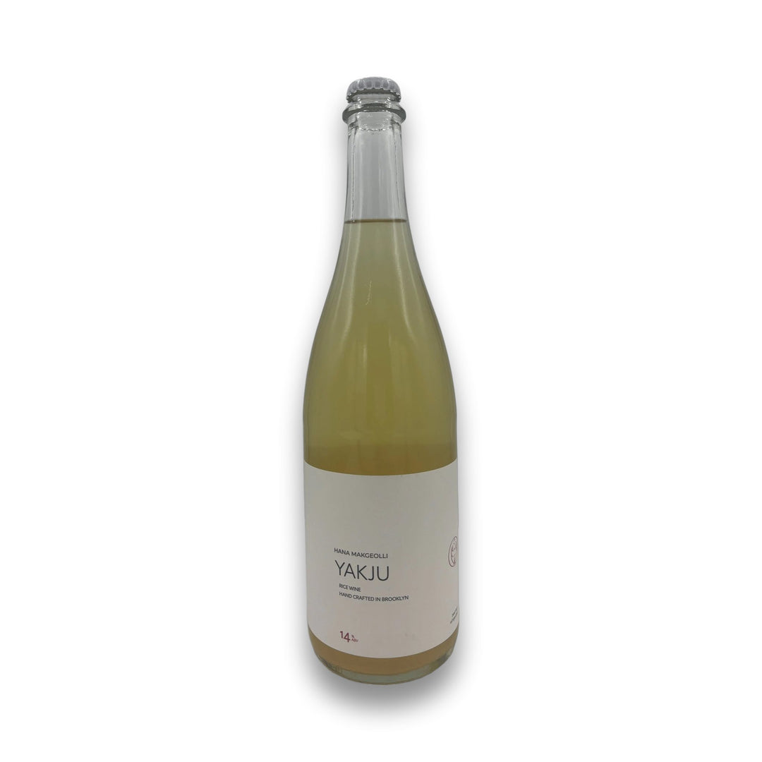 Hana Makgeolli Yakju 750ml sparkling rice wine bottle with white label and silver cap