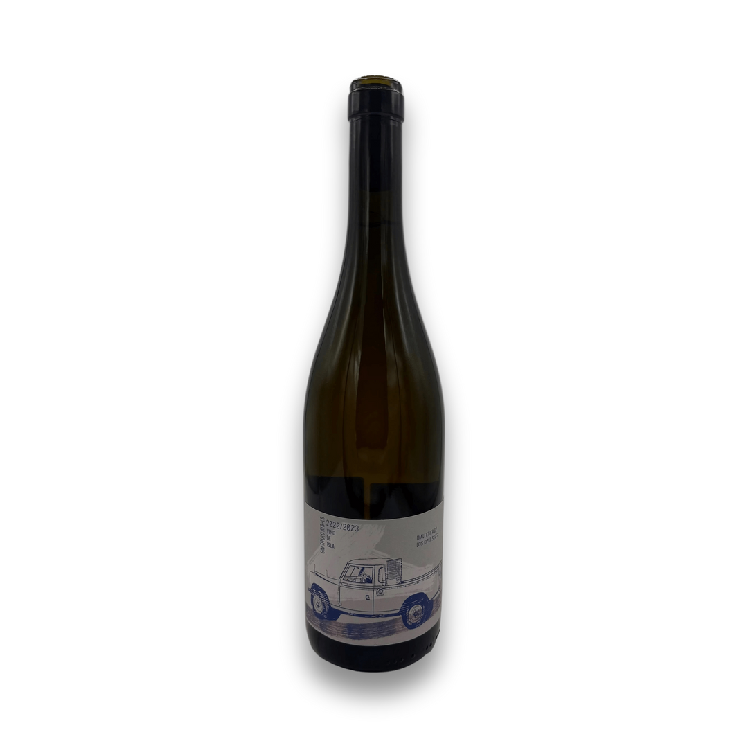 Victoria Torres Sin Titulo Listan Blanco white wine bottle with vintage truck label